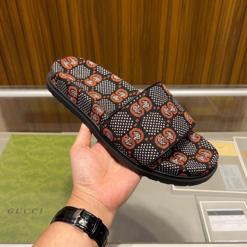 G*u*i slippers